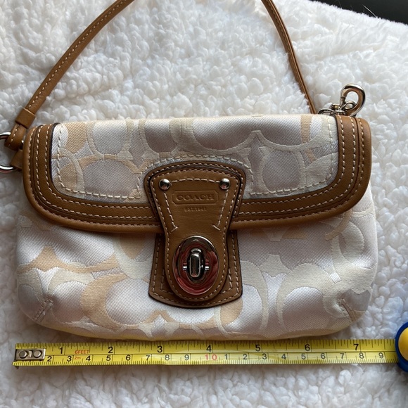 Coach vintage wristlet - Picture 6 of 6